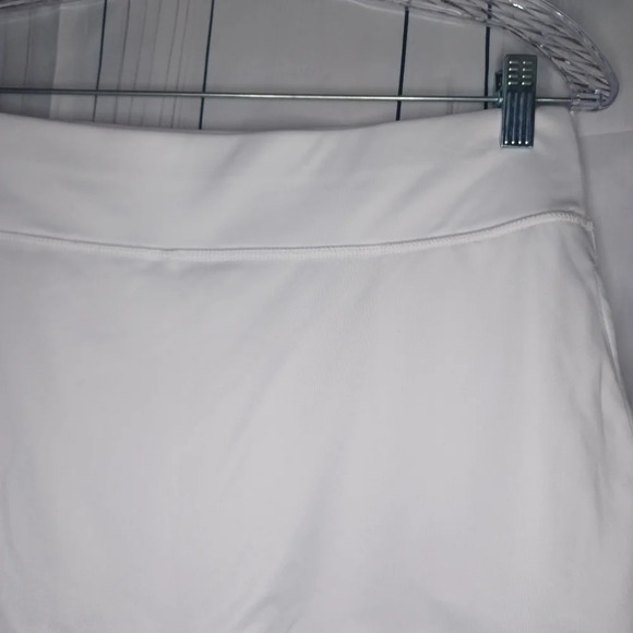 Grand Slam performance tennis skirt with shorts. - Picture 3 of 11